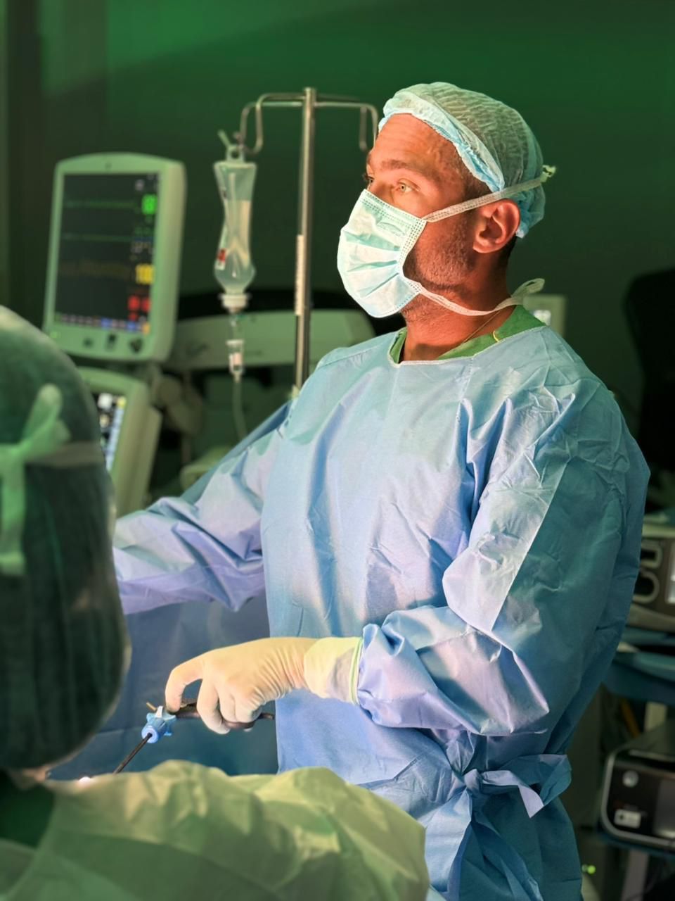 Dr. Antonio Ahouagi em cirurgia laparoscópica